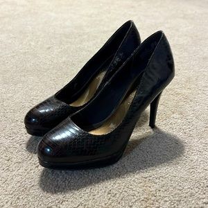 Size 7.5 brown snake print high heels, never worn